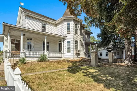 597 W Main St, Thompsontown, PA 17094