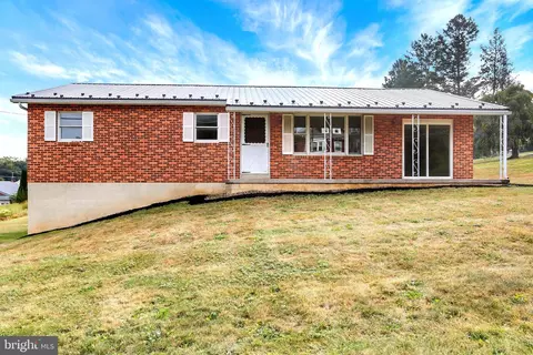 93 Howell Dr, Mifflintown, PA 17059