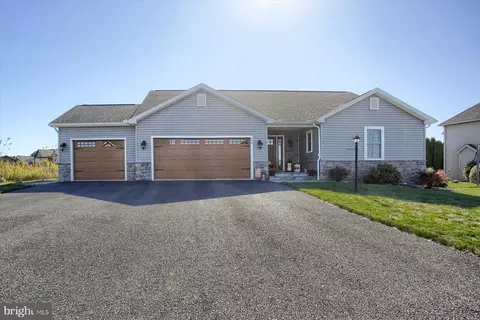 124 Fielders Ln, Mifflintown, PA 17059