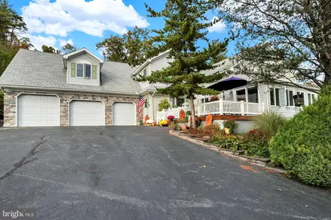 64 Metz Rd, Thompsontown, PA 17094
