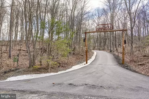 1560 Rhine Hollow Rd, East Waterford, PA 17021