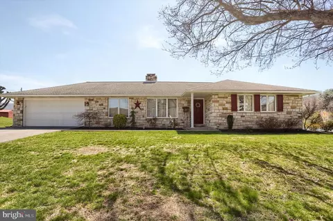 162 Oak Dr, Thompsontown, PA 17094