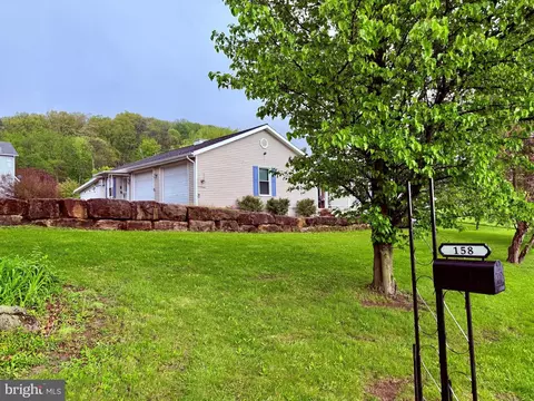 158 Farm Dr, Thompsontown, PA 17094