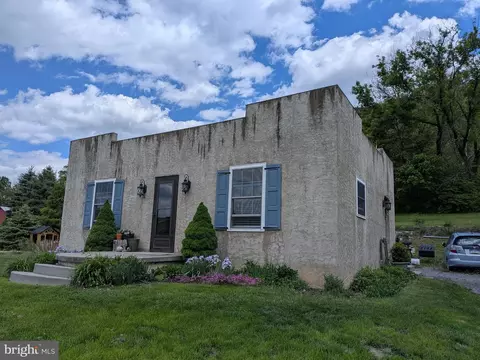 41 Book Dr, Mcalisterville, PA 17049