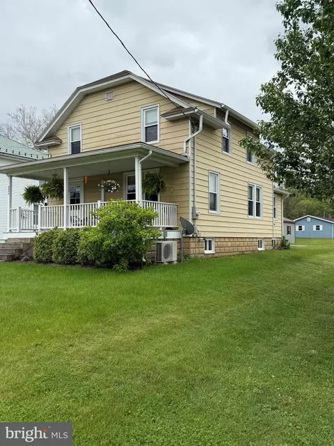 484 E Main St, Thompsontown, PA 17094