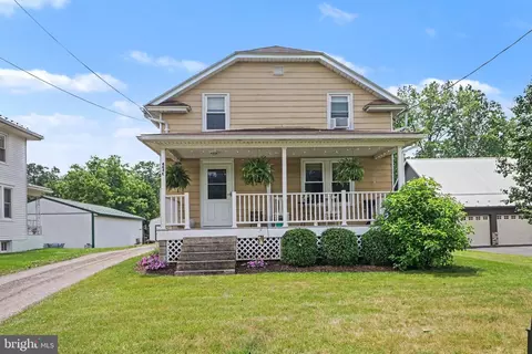 484 E Main St, Thompsontown, PA 17094