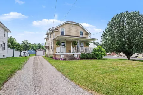 484 E Main St, Thompsontown, PA 17094