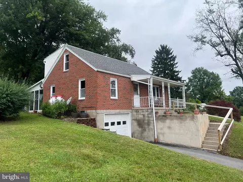74 Autumn St, Mifflintown, PA 17059