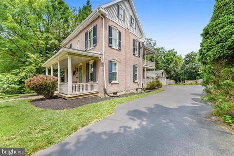 613 S Broad St, Lititz, PA 17543 photo 3