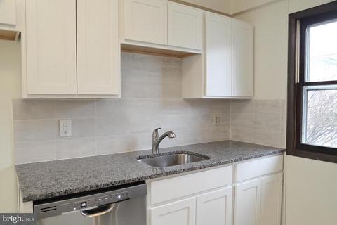 214 N Cedar St, Lititz, PA 17543 photo 8
