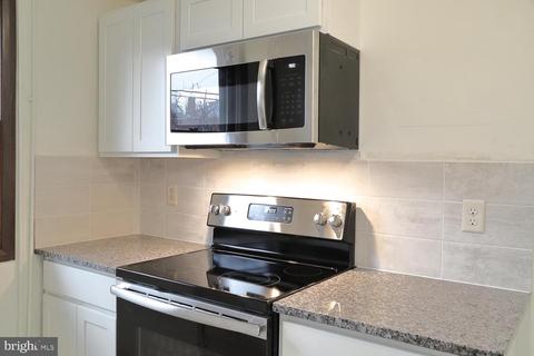 214 N Cedar St, Lititz, PA 17543 photo 9