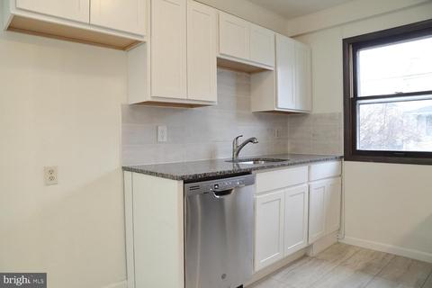 214 N Cedar St, Lititz, PA 17543 photo 5