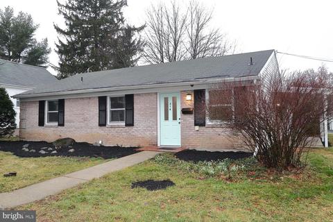 214 N Cedar St, Lititz, PA 17543 photo 1