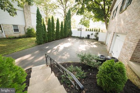 202 Oxford Dr, Lititz, PA 17543 photo 4