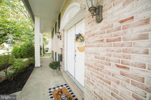 202 Oxford Dr, Lititz, PA 17543 photo 3