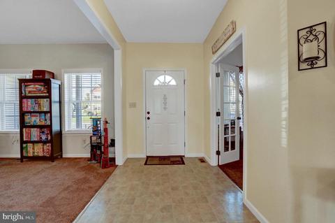 661 Warminster Ln, Lititz, PA 17543 photo 4