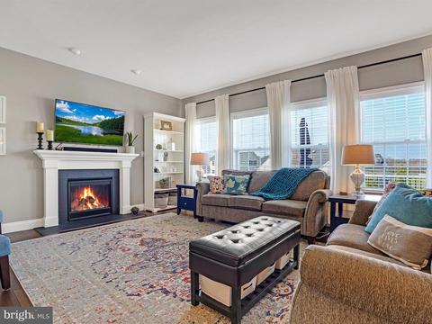 637 Warminster Ln, Lititz, PA 17543 photo 8