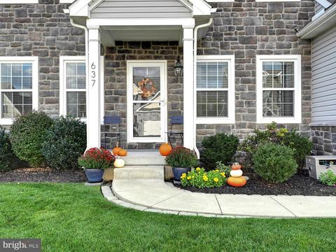 637 Warminster Ln, Lititz, PA 17543 photo 3