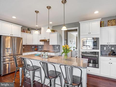 637 Warminster Ln, Lititz, PA 17543 photo 11