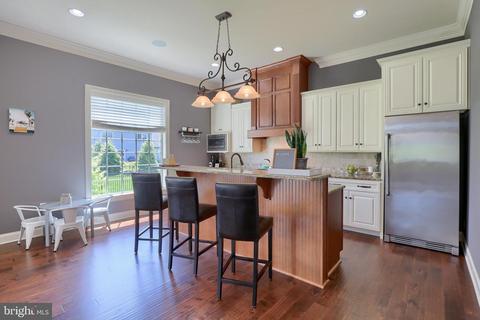 687 Warminster Ln, Lititz, PA 17543 photo 4
