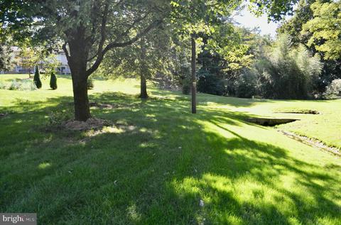 32 E Woods Dr, Lititz, PA 17543 photo 4