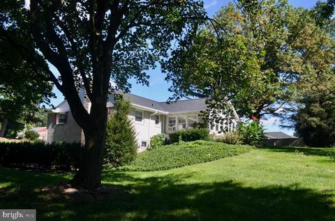 32 E Woods Dr, Lititz, PA 17543 photo 5