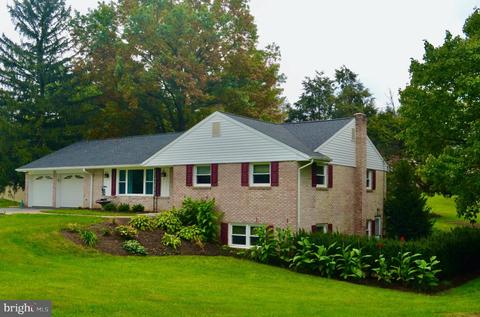 32 E Woods Dr, Lititz, PA 17543 photo 1