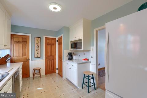 108 E 3rd Ave, Lititz, PA 17543 photo 18