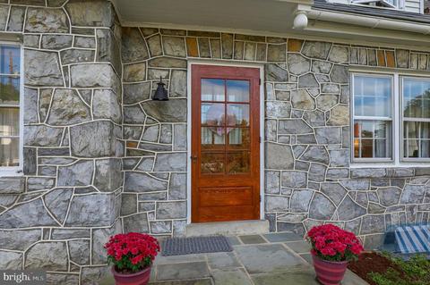 108 E 3rd Ave, Lititz, PA 17543 photo 4
