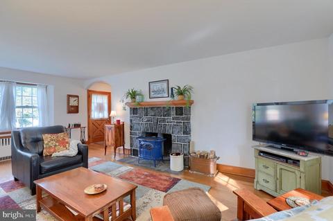 108 E 3rd Ave, Lititz, PA 17543 photo 9