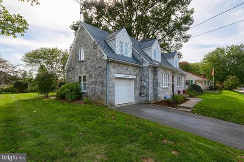 108 E 3rd Ave, Lititz, PA 17543 photo 3