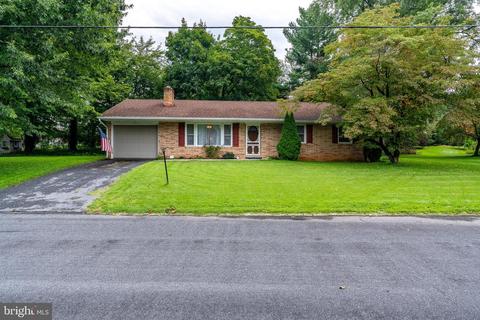 11 Pfautz Ave, Lititz, PA 17543 photo 2