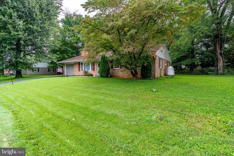 11 Pfautz Ave, Lititz, PA 17543 photo 4