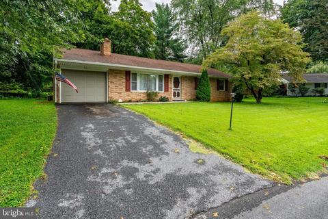 11 Pfautz Ave, Lititz, PA 17543 photo 3