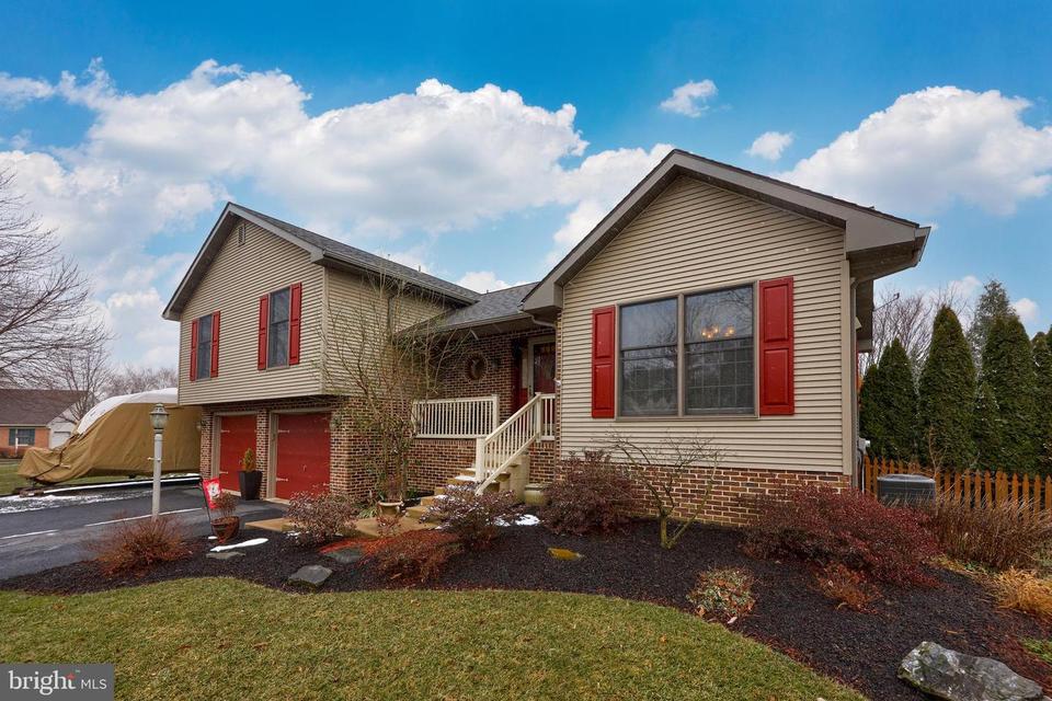 207 Roosevelt Cir, Ephrata, PA 17522 39 Photos MLS  207 Roosevelt Cir, Ephrata, PA 17522 39 Photos MLS