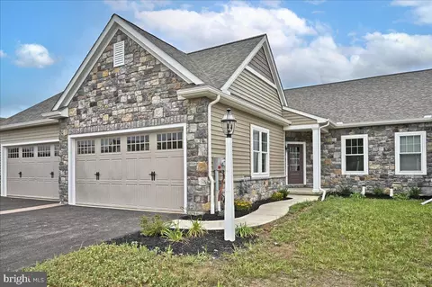 375 Meadow Rose Dr #154, Lititz, PA 17543