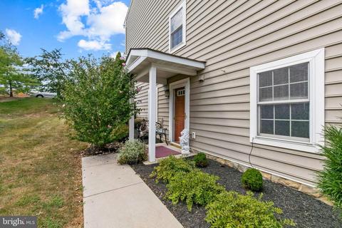 730 Keller Dr, Lititz, PA 17543 photo 3