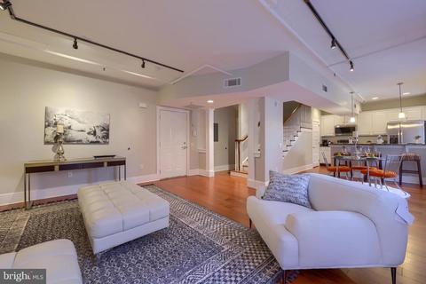 145 E King St #203, Lancaster, PA 17602