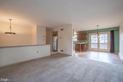 405 Hummingbird Dr, Lititz, PA 17543 photo 9