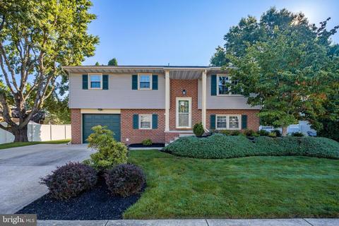 405 Hummingbird Dr, Lititz, PA 17543 photo 1