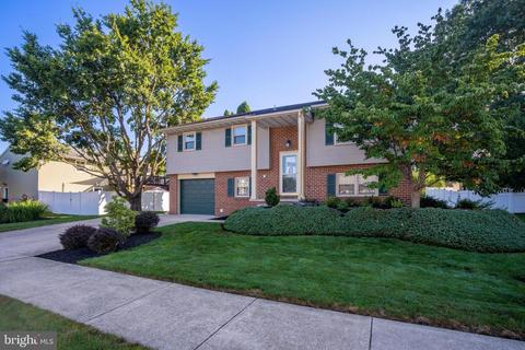 405 Hummingbird Dr, Lititz, PA 17543 photo 2