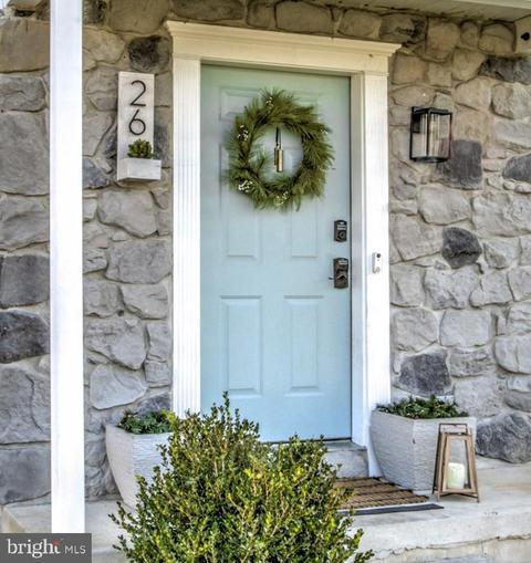 26 E Grant St, Lititz, PA 17543 photo 2