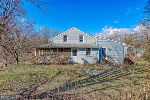 735 Stackstown Rd, Bainbridge, PA 17502
