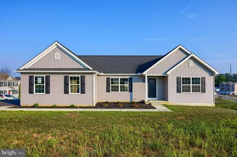 102 Creekside Dr, New Providence, PA 17560