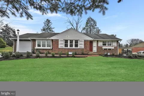 114 Running Pump Rd, Lancaster, PA 17603