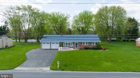 1632 Apple St, Ephrata, PA 17522