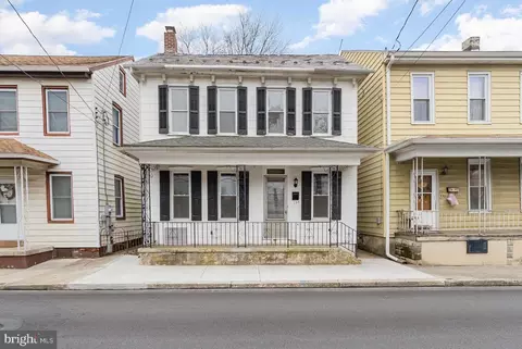135 S Charlotte St, Manheim, PA 17545