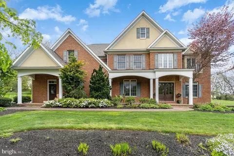 19 Olde Mill Ct, Lititz, PA 17543 photo 2