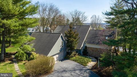 10 Springview Dr, Lititz, PA 17543
