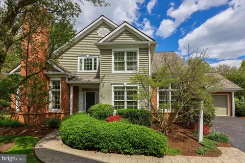 58 Farmview Ln, Lititz, PA 17543